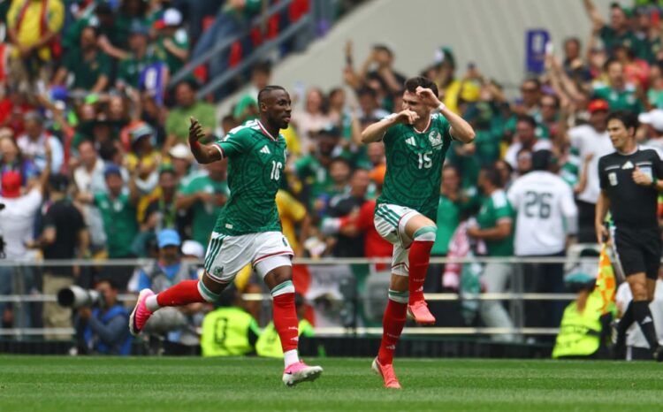 Julián Quiñones festeja el tanto de México, el prime gol del certamen.
