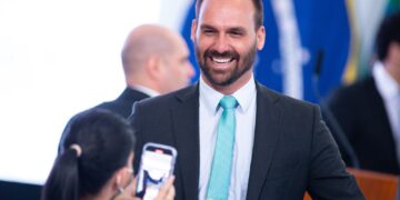 Condenaron a Eduardo Bolsonaro por coacción a la Justicia Condenaron a Eduardo Bolsonaro por coacción a la Justicia