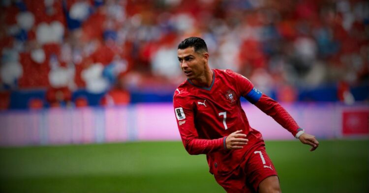 Cristiano Ronaldo, primer futbolista en marcar en seis Mundiales Cristiano Ronaldo se ha convertido en el primer jugador en marcar en seis torneos diferentes de la Copa Mundial de la FIFA.