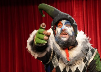 «Brote»: cuando el fantasma de un bufón lee las páginas del encierro