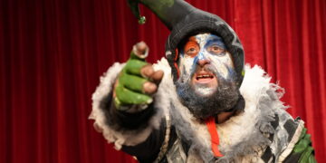 «Brote»: cuando el fantasma de un bufón lee las páginas del encierro