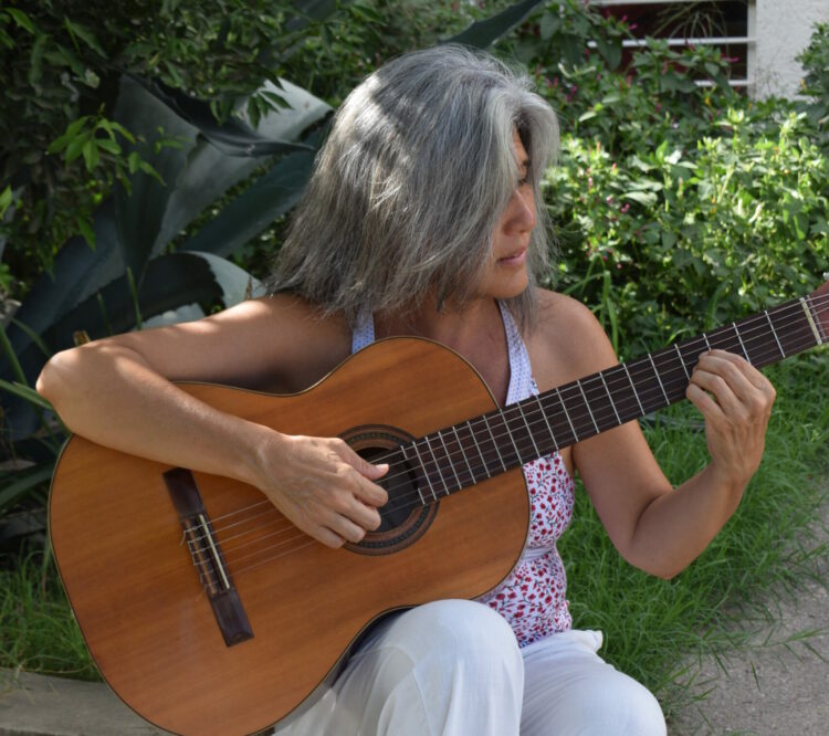 Verónica Orona canta una Córdoba con memoria Bajo una estructura cronológica flexible, el espectáculo entrelaza emociones, recuerdos y reflexiones sobre el territorio, el patrimonio cultural y los desafíos contemporáneos.