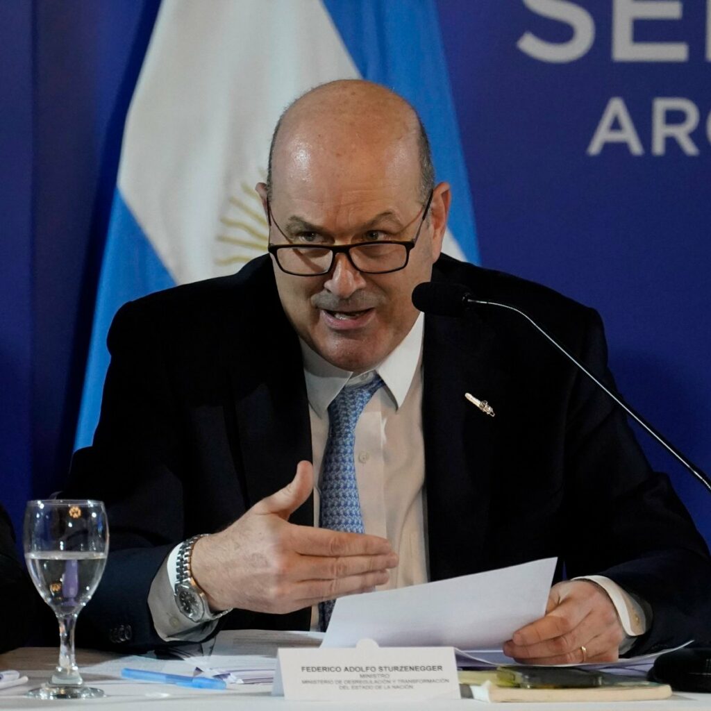 Debate en el Senado por la Ley de Sociedades que elimina controles estatales e incorpora IA Sociedades