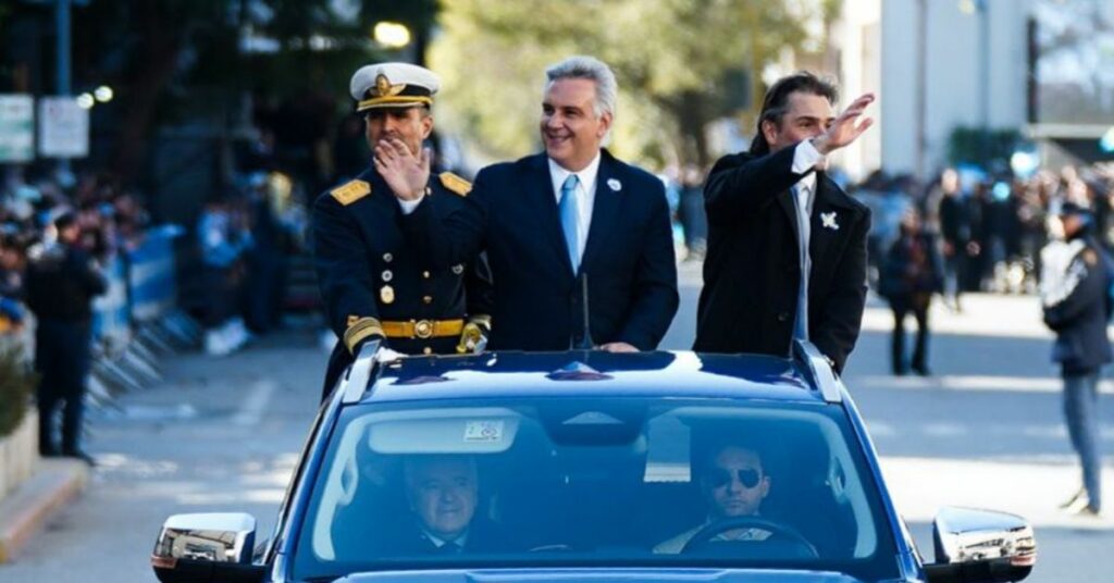 Llaryora encabezó en Bell Ville el acto provincial por el Día de la Bandera