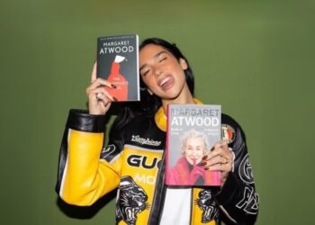 Dua Lipa inauguró una biblioteca de libros censurados y prohibidos