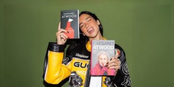 Dua Lipa inauguró una biblioteca de libros censurados y prohibidos