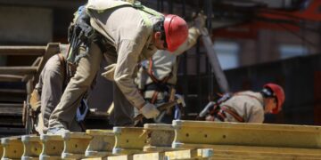 El 59% de los sectores perdió empleo registrado durante la gestión de Milei Empleo