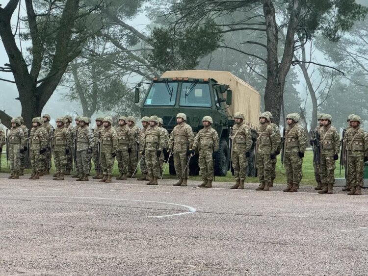 El Gobierno creó un nuevo suplemento salarial para militares con formación académica El Gobierno aumenta hasta 25% los salarios de las Fuerzas Armadas.