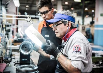 Cuatro de cada diez empresas reportaron caídas en la producción y en las ventas El MDI de la UIA mejoró en abril, aunque el sector sigue en alerta por la falta de reactivación en ciertos sectores.