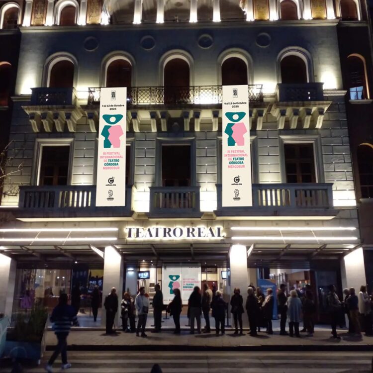 Todas las actividades se realizarán entre las 11:30 y las 12:30, con acceso libre y gratuito, en balcones, hall principal y fachada del  histórico Teatro Real.