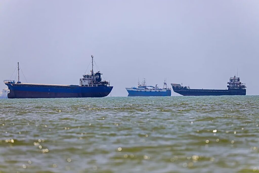 Irán volvió a cerrar Ormuz por ataques en Líbano y acusó a EE.UU. de “romper el pacto” El cierre del canal clave ocurre a solo una semana del entendimiento provisional que buscaba pacificar la región y liberar el comercio.