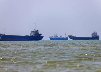 Irán volvió a cerrar Ormuz por ataques en Líbano y acusó a EE.UU. de “romper el pacto” El cierre del canal clave ocurre a solo una semana del entendimiento provisional que buscaba pacificar la región y liberar el comercio.