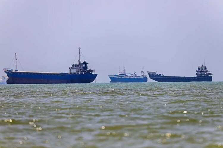 Irán volvió a cerrar Ormuz por ataques en Líbano y acusó a EE.UU. de “romper el pacto” El cierre del canal clave ocurre a solo una semana del entendimiento provisional que buscaba pacificar la región y liberar el comercio.