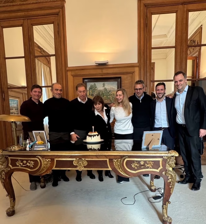 Karina Milei respaldó a Bullrich con una foto de la mesa política por su cumpleaños El gesto llegó en medio de las diferencias expresadas por la senadora con Manuel Adorni.