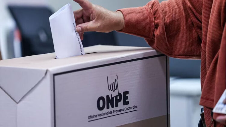 El voto del exterior puede definir la elección presidencial en Perú Entre los peruanos residentes en el exterior predomina una tendencia favorable a las candidaturas de centroderecha.
