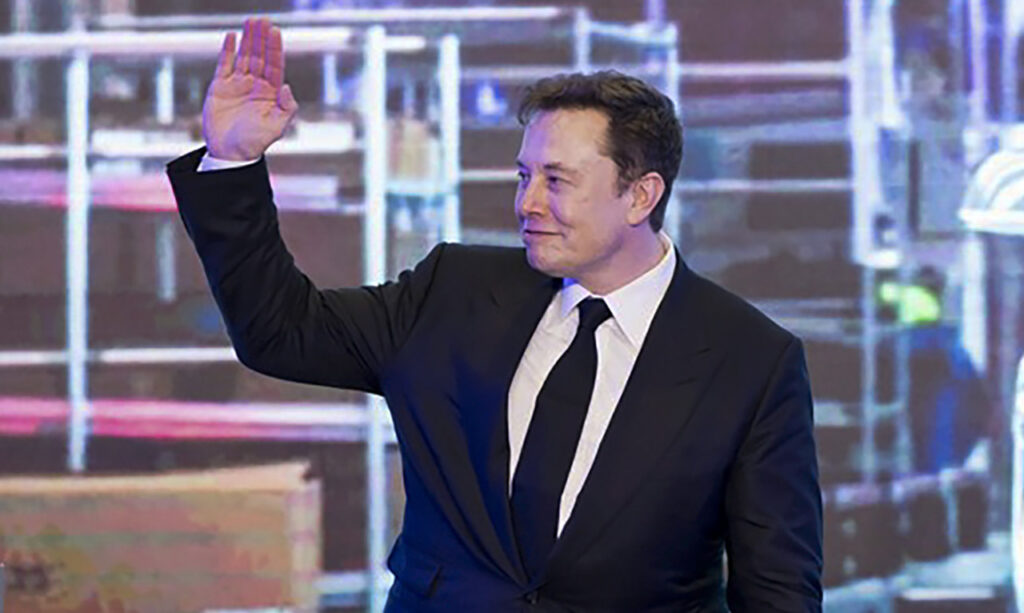 Elon Musk se transformó en el primer trillonario de la historia Elon Musk, el primer trillonario de la humanidad.