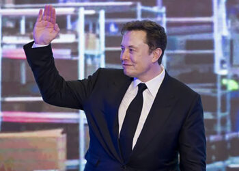 Elon Musk, el primer trillonario de la humanidad.