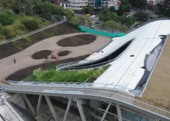 Avanza la construcción de la cubierta verde en el Centro Cultural Córdoba Especialistas nacionales destacaron su nivel técnico y la calificaron como un proyecto sin precedentes en Argentina.