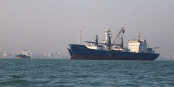 Evacuaron a más de 11.000 marinos varados en el Estrecho de Ormuz Evacuaron a más de 11.000 marinos varados en el Estrecho de Ormuz