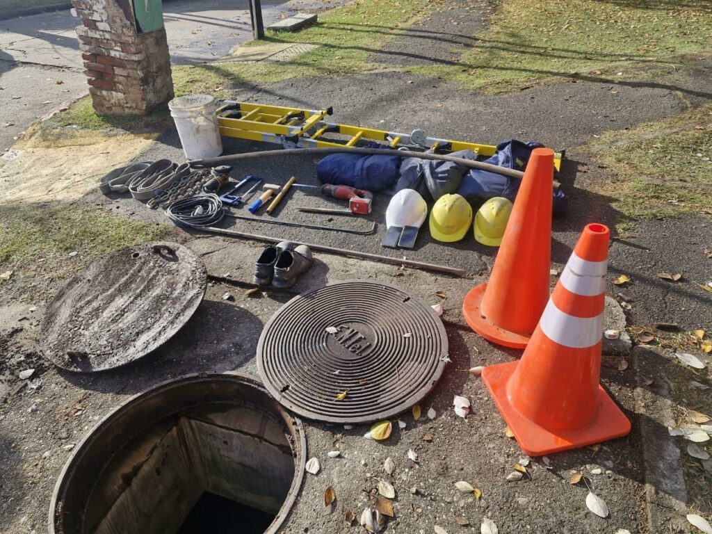 Fingían ser operarios y fueron detenidos tras cortar cables de telecomunicaciones Los tres detenidos fueron puestos a disposición de la Justicia.