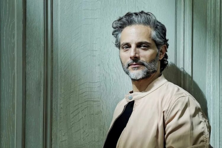 Joaquín Furriel será uno de los protagonistas del fin de semana cultural: además de presentarse con la aclamada obra Ricardo III, participará de una nueva edición del Ciclo Helena en el Museo Caraffa para dialogar sobre arte, cultura y su trayectoria.