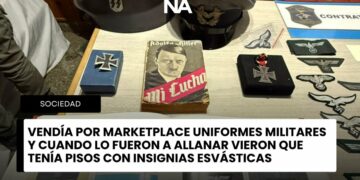 Detienen a un hombre que vendía artículos militares y hallan esvásticas en su vivienda Durante el allanamiento, los investigadores secuestraron armas y objetos con simbología nazi, y encontraron baldosas con esvásticas instaladas en el acceso a la vivienda del acusado.