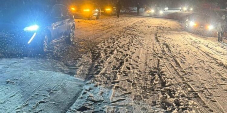 Continúa el corte total en el Camino de las Altas Cumbres por nieve en la calzada