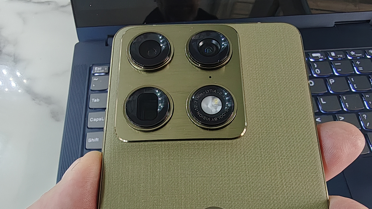 Probamos dos tanques de Motorola: Signature y Edge 70 Así se ve el sistema de cámaras del Signature.