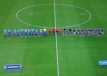 Argentina afina su preparación ganándole 2 a 0 a Honduras en Texas La Selección se enfrenta a Honduras preparándose para la Copa.