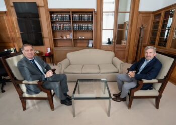 Santilli busca afinar contactos con los gobernadores y comenzó con Frigerio