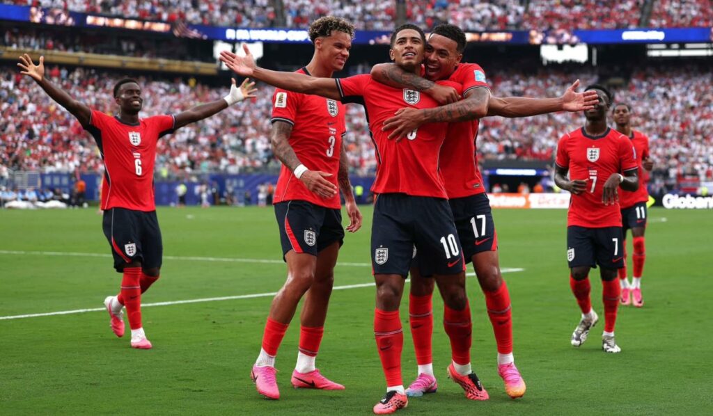 Inglaterra derrotó 2-0 a Panamá y quedó puntero del Grupo L