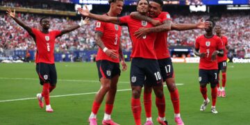 Inglaterra derrotó 2-0 a Panamá y quedó puntero del Grupo L