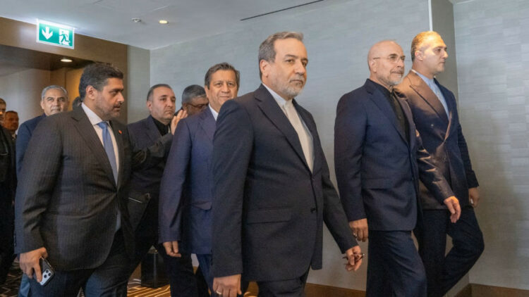 Irán suspendió el diálogo con EE.UU. en Suiza tras nuevas amenazas La delegación iraní se retiró de Suiza tras amenazas de Donald Trump.