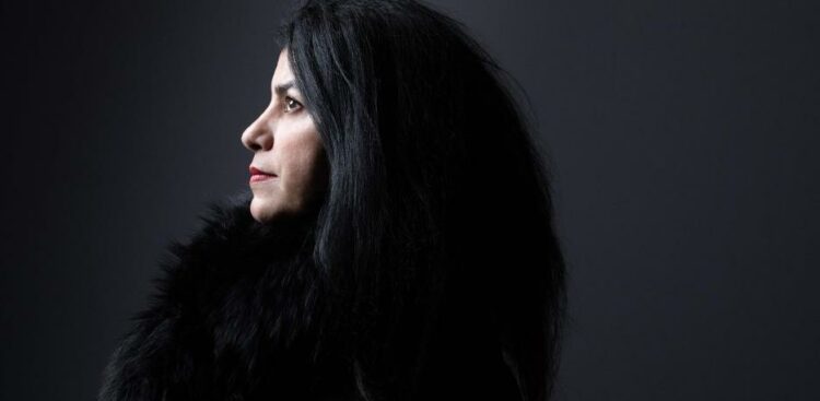 “Soy una occidental en Irán, una iraní en Occidente. No tengo identidad”, afirmaba Satrapi, cuya mirada íntima sobre el exilio y la resistencia la convirtió en una voz esencial para la defensa de los derechos humanos (JOEL SAGET - AFP).