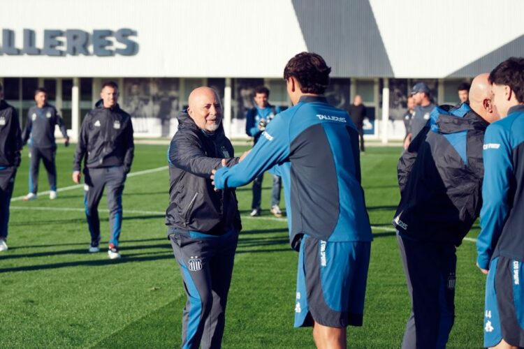 Jorge Sampaoli dirigió la primera práctica y puso en marcha una nueva era en Talleres Jorge Sampaoli en el predio albiazul.
