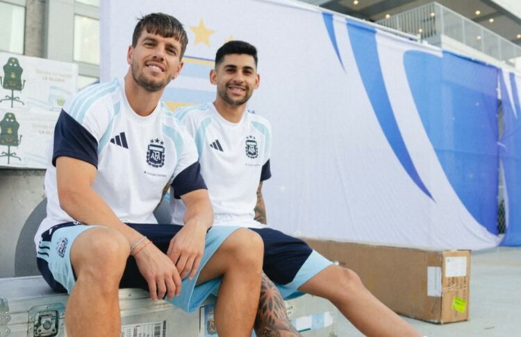 Gio Lo Celso y Cuti Romero antes de partir rumbo al primer entrenamiento.