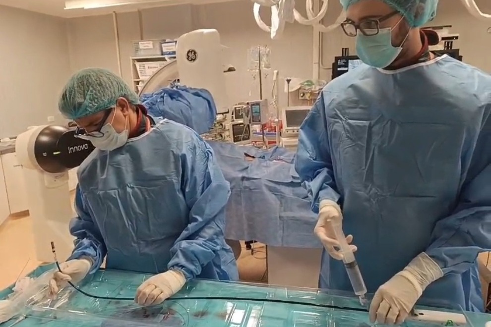Realizaron el primer implante de marcapasos sin cables en un hospital provincial “La medicina de alta complejidad que ofrecemos en el sistema público no tiene nada que envidiarle al sector privado”, destacó el director del nosocomio, Eduardo Caminos.