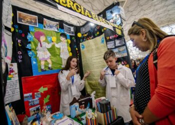 La propuesta articula ciencia, tecnología, matemática, lectura, ajedrez e innovación.