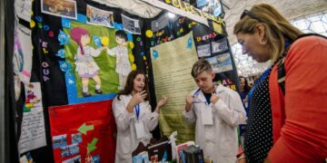 La propuesta articula ciencia, tecnología, matemática, lectura, ajedrez e innovación.