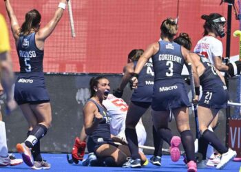 Las Leonas y Los Leones abren la última ventana frente a España