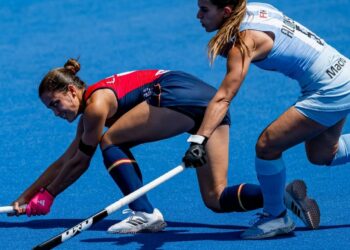 Las Leonas y Los Leones no pudieron con España