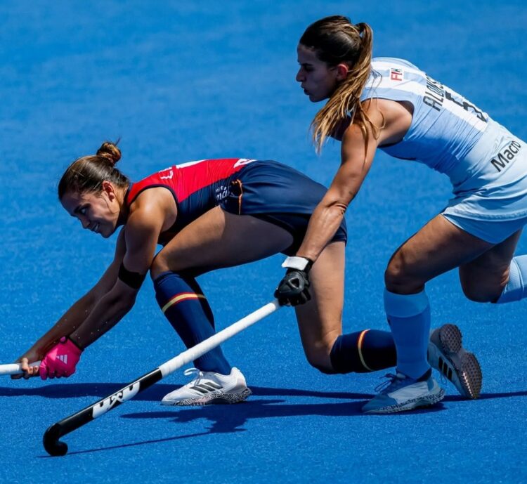 Las Leonas y Los Leones no pudieron con España