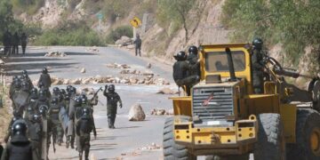 Liberan rutas en Bolivia tras la entrada en vigor del estado de excepción Liberan rutas en Bolivia tras la entrada en vigor del estado de excepción