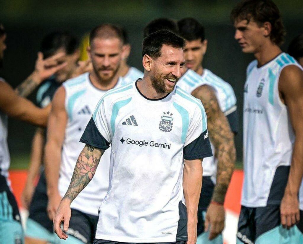 Lionel Messi sonrió en la práctica y Scaloni analiza variantes para enfrentar a Austria Lionel Messi sonrió en la práctica y Scaloni analiza variantes para enfrentar a Austria