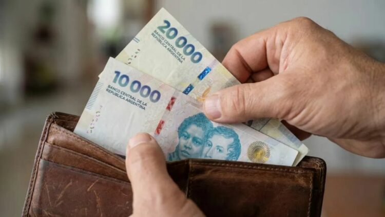 Los salarios le ganaron a la inflación en abril y cortaron una racha de siete meses en baja Salarios