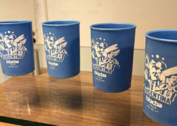 Los vasos mundialistas llegan a los ecocanjes de Córdoba.