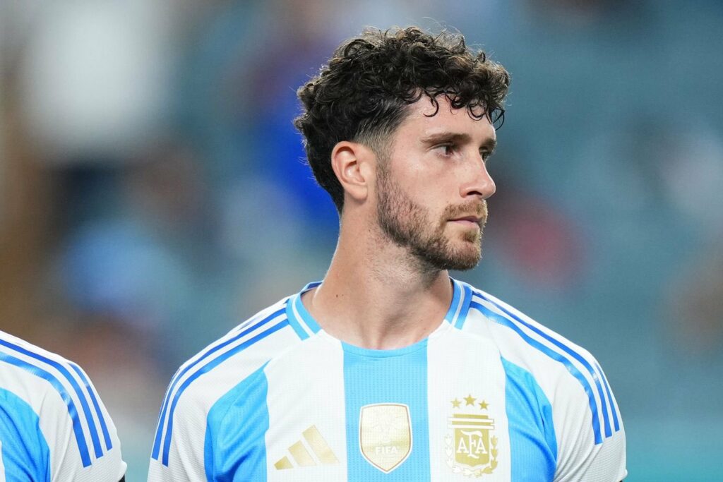 Marcos Senesi se suma a la convocatoria de la Selección Argentina Marcos Senesi se suma a la convocatoria de la Selección Argentina