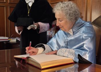 Margaret Atwood advierte sobre la censura y el avance del control cultural en EE.UU.