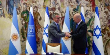 Martín Menem se convirtió en el primer presidente de Diputados en visitar el Parlamento israelí Martín Menem vistió la Knéset en Israel.