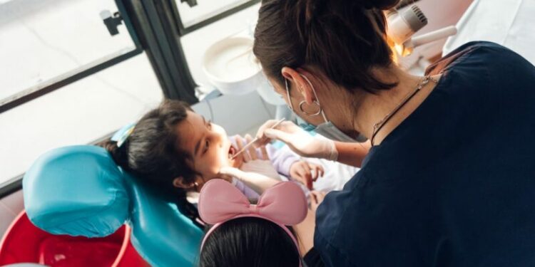 Móvil odontológico: dónde estará la próxima semana y qué servicios brindará En el horario de 09:00 a 13:00 horas se ubicará en instituciones educativas, centros vecinales y en el CPC de Ruta 20.